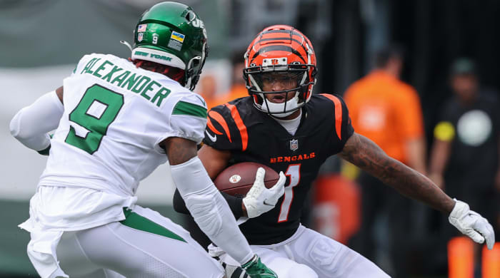 Sep 25, 2022; East Rutherford, New Jersey, USA; Cincinnati Bengals wide receiver Ja’Marr Chase (1) runs with the ball against the New York Jets during the second half at MetLife Stadium.